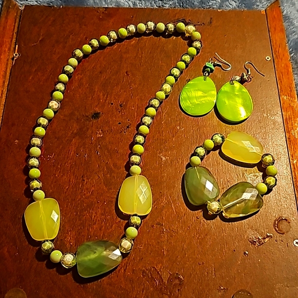 3pc Designer Jewel Set, Necklace, Bracelet, Earrings, Glass/Stone/Plastic Beads - Picture 5 of 8